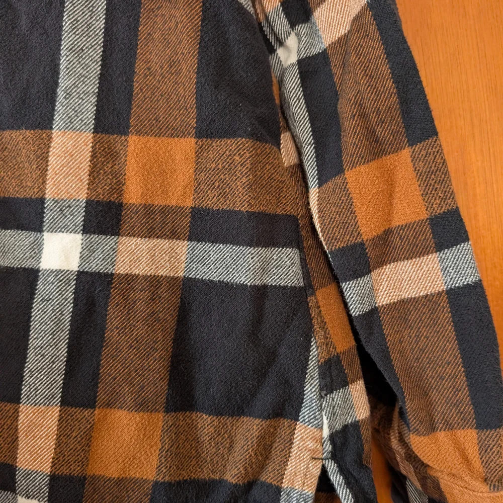 Patagonia Women's Organic Cotton Black and Brown Plaid Shirt Jacket - Picture 2 of 7